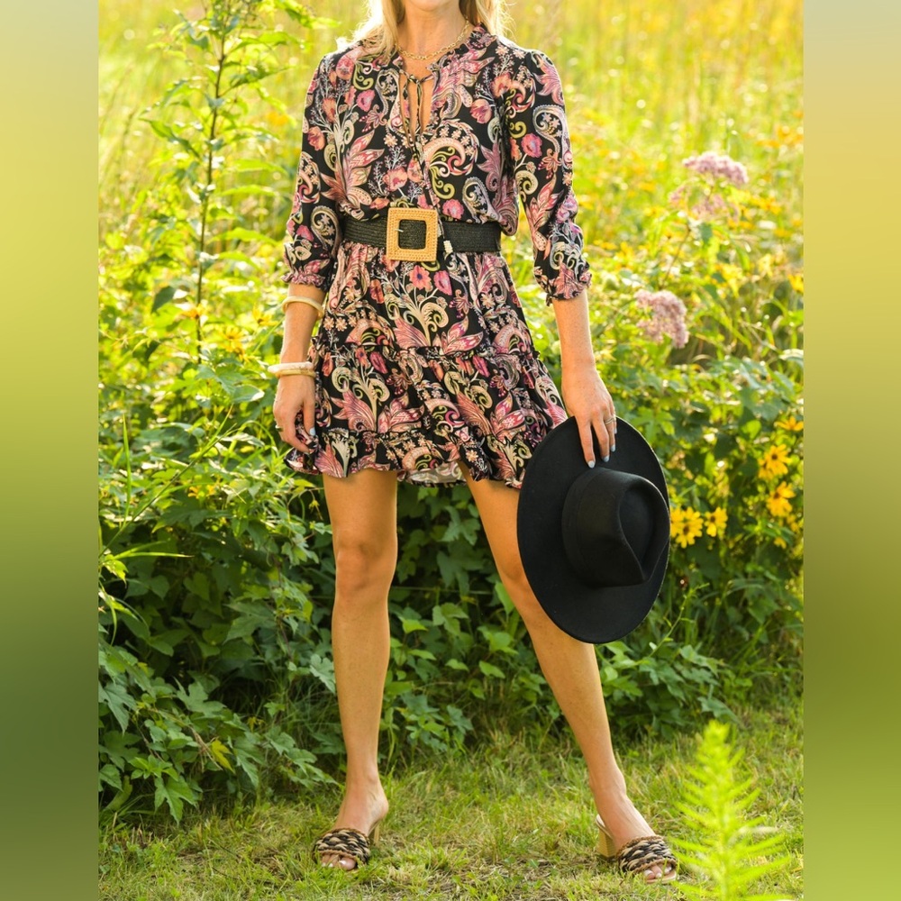 NWT Walker & Wade Ibiza Dress Black Paisley Floral.       G90